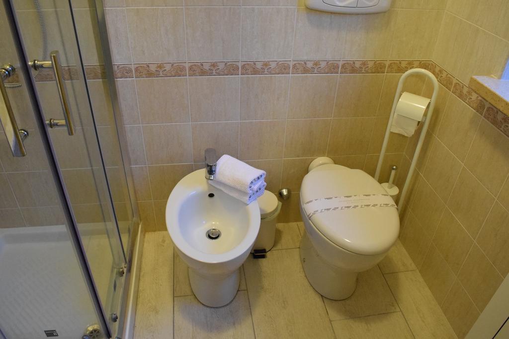 Camera Matrimoniale con Bagno Privato